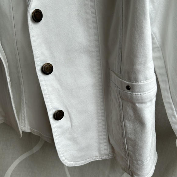 Vest - Picture 2 of 4